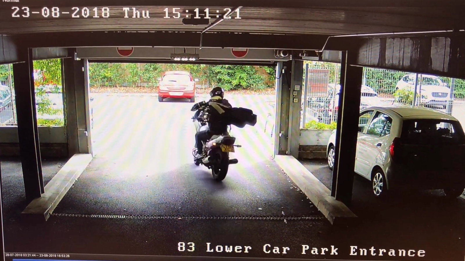 WATCH: Smash and grab motorcyclist steals golf clubs! 